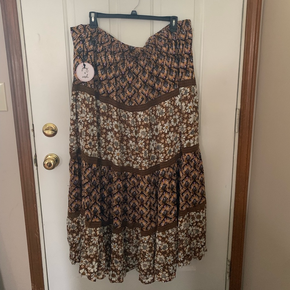 NWT patterned skirt